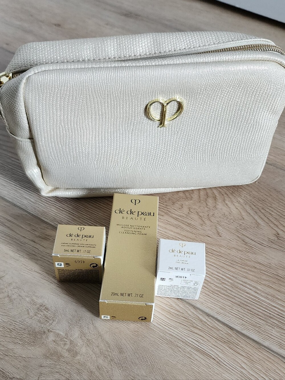 Cle de Peau Beauty Biege Gold 4 Pc Mini Skin Care Set And Makeup Pouch Bag